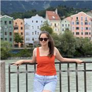 Mein Name ist Tamila, ich bin 28 Jahre alt und habe einen Master-Abschluss in Englischer Sprache. Ich biete Unterrichtsstunden für Kinder, Jugendliche und Erwachsene an. Ich habe fünf Jahre Erfahrung in der Bildungseinrichtungen